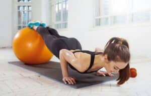 Practicando Pilates con Comodidad