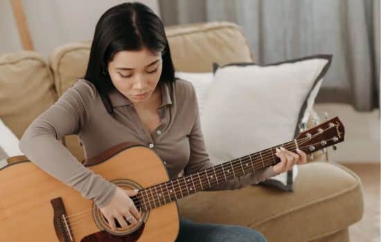 Mejores Aplicaciones para Aprender a Tocar la Guitarra