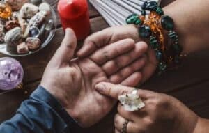Descubre Tu Futuro en la Palma de Tu Mano