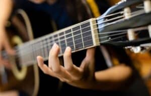 Domina el Violão Usando Tecnología