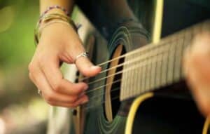 Las 5 razones principales para aprender a tocar la guitarra