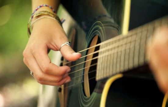 Las 5 razones principales para aprender a tocar la guitarra