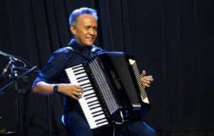 Domina el acordeón con Partituras Tomplay