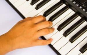 Domina el piano desde tu móvil.