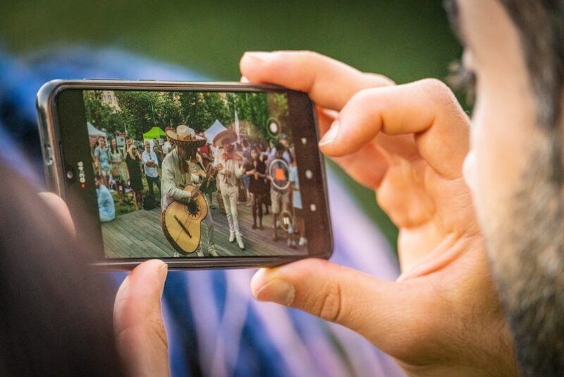 Aprende a tocar guitarra desde tu celular paso a paso