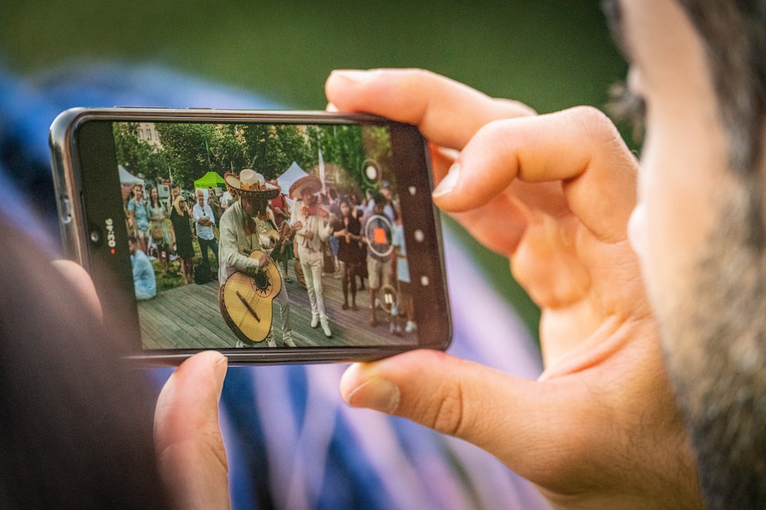 Aprende a tocar guitarra desde tu celular paso a paso